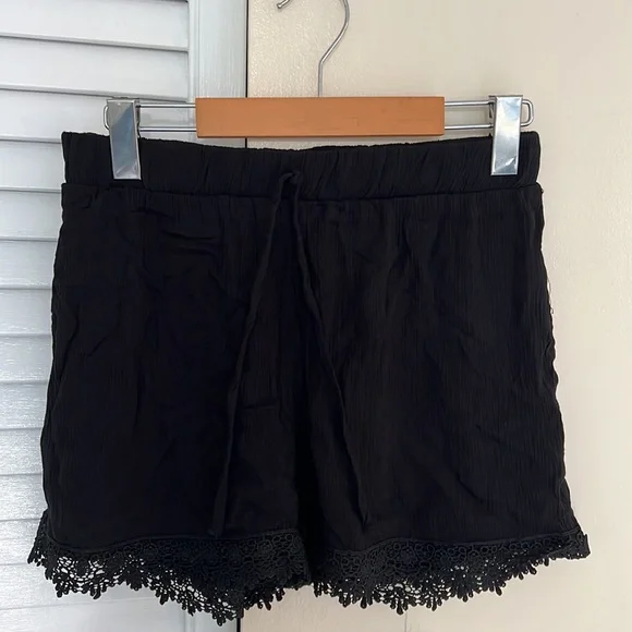 Shorts - Picture 3 of 4